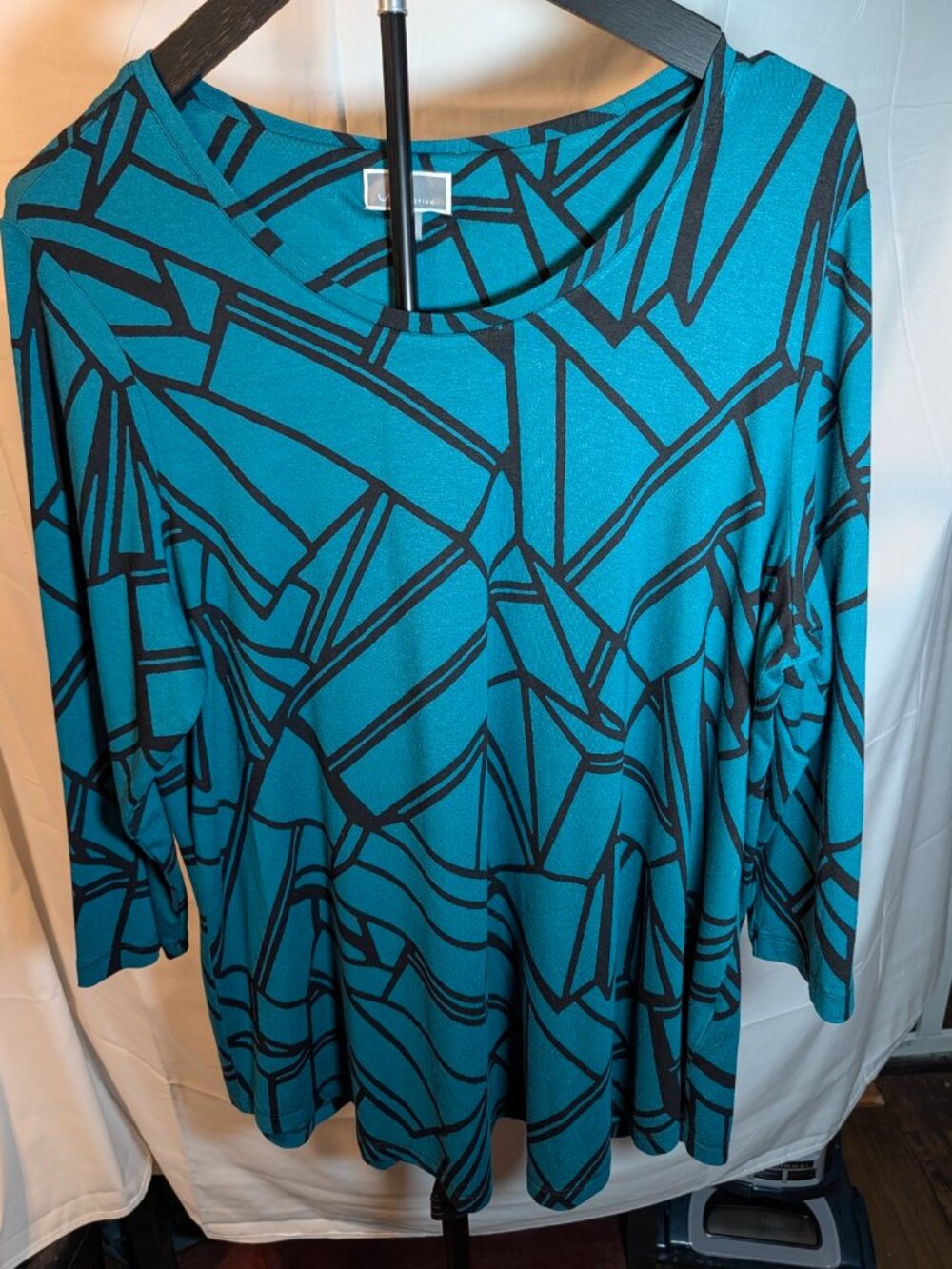 JM COLLECTION SIZE 1X WOMEN'S GEOMETRIC BLUE/BLACK ROUND NECK-3/4 SLEEVE-TOP